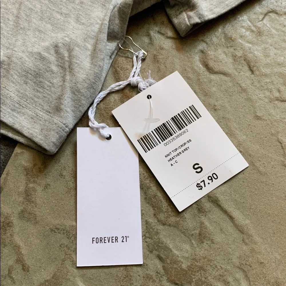 Forever 21 womens Light Gray Cropped Short Sleeve Tee